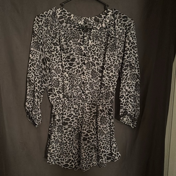VENUS Tops - Venus ladies animal print blouse